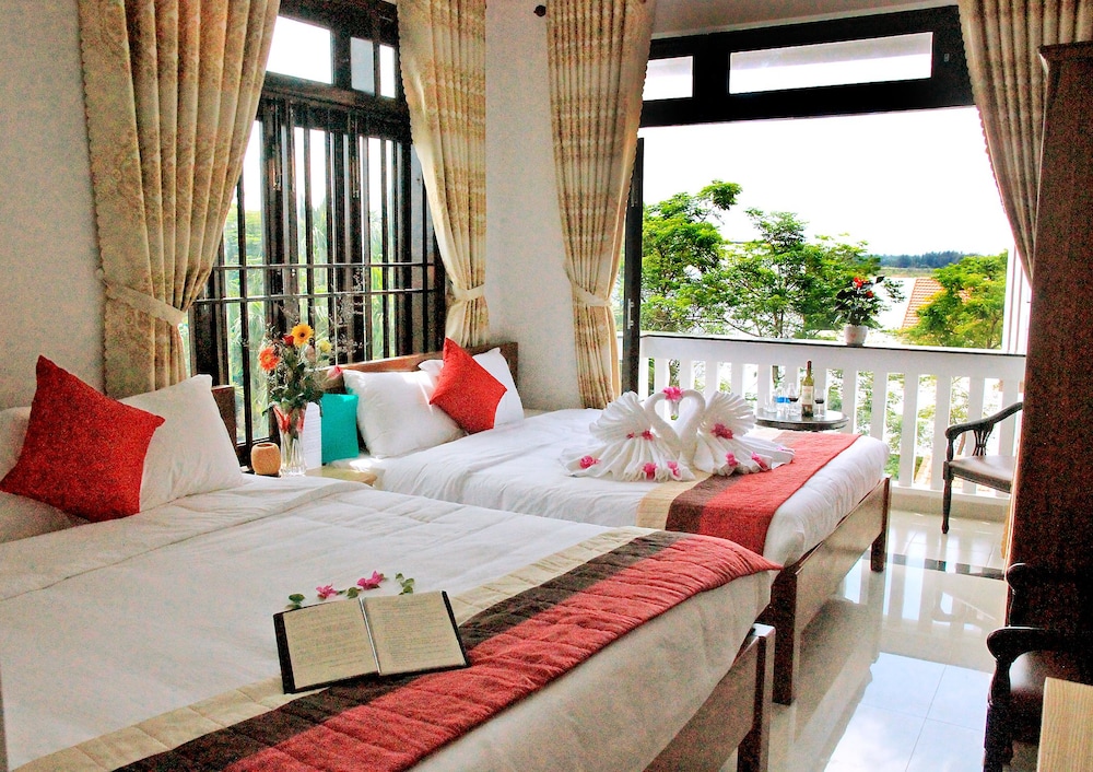 green island hoian villa
