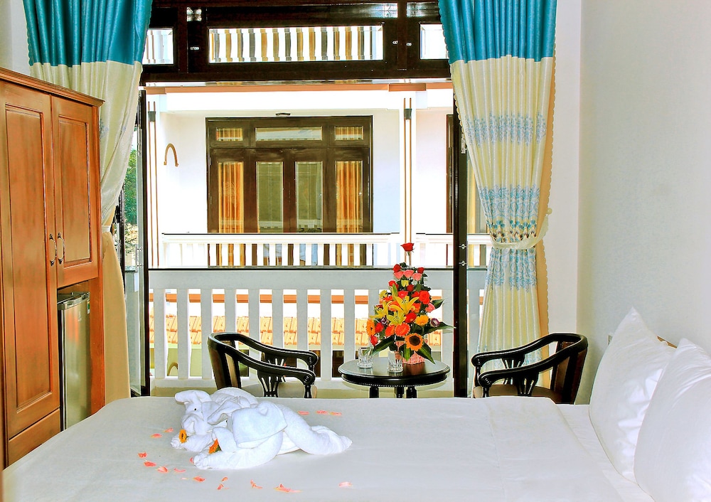 green island hoian villa