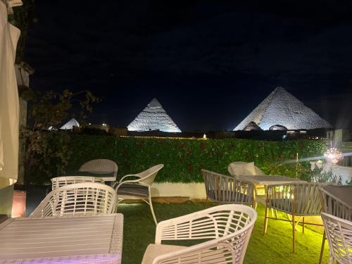 pyramids top inn