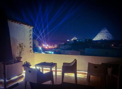pyramids top inn