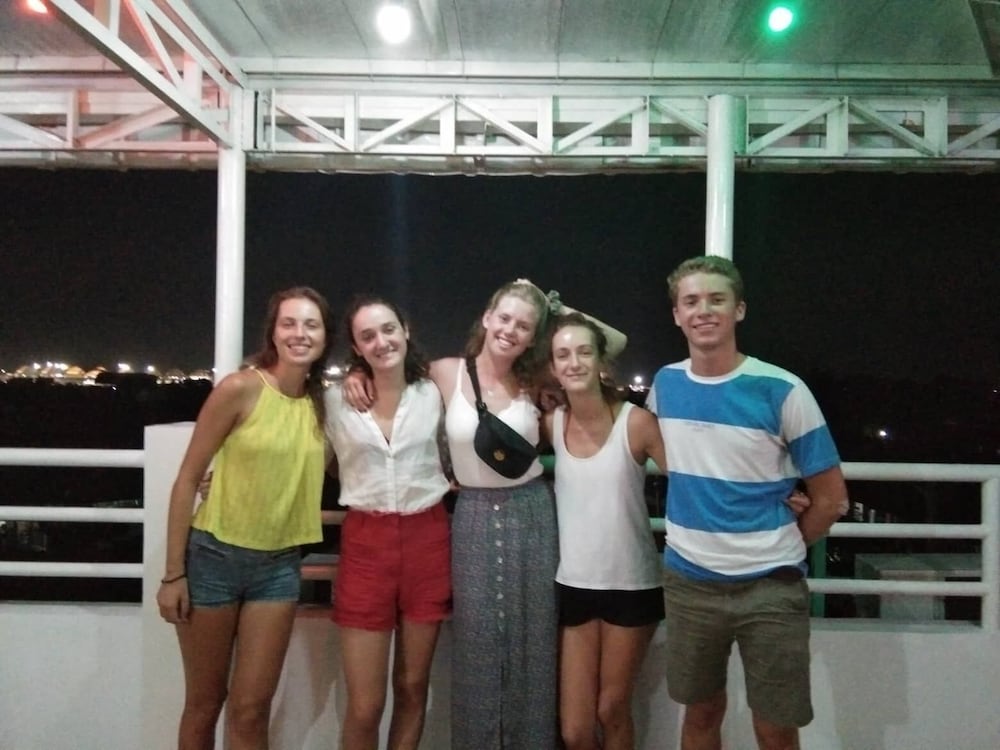 bee force backpackers