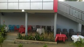 leisure village hotel