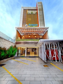 arawa travellers inn makassar hostel