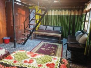 jungle crown organic homestay