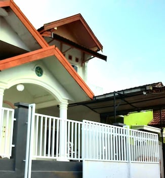 Almira Homestay Near Airport - Hostel,Tanjung Johor>>Jambi,1 star
