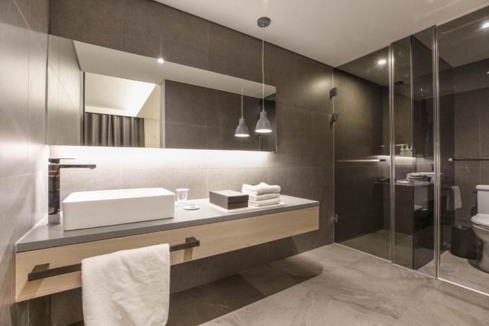 h hotel