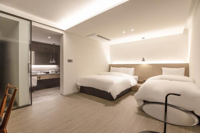h hotel