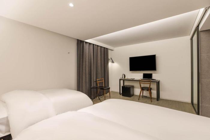 h hotel