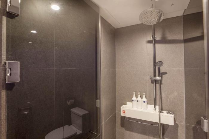 h hotel