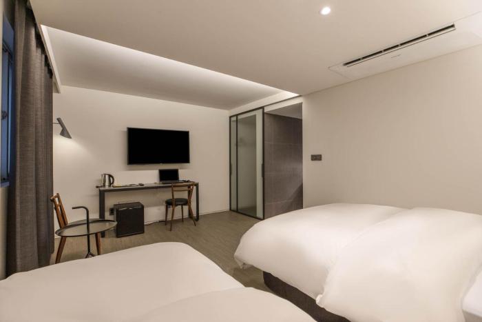 h hotel
