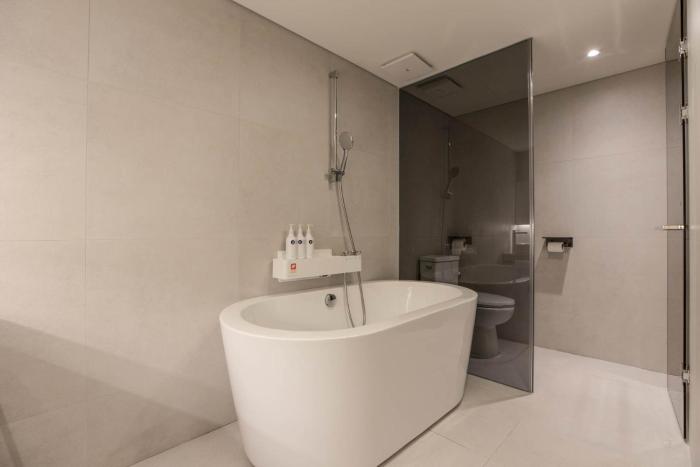 h hotel