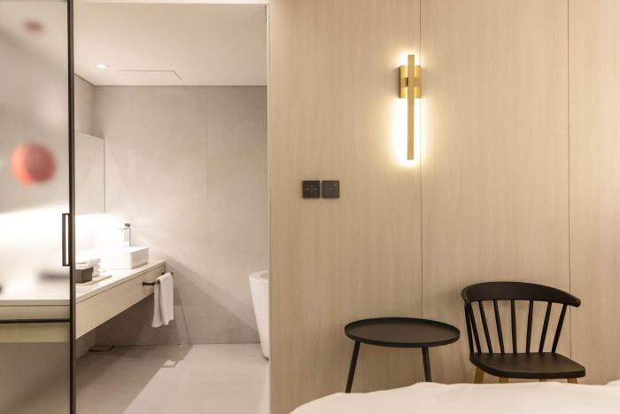 h hotel