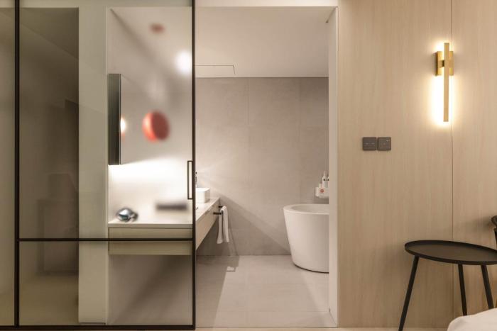 h hotel