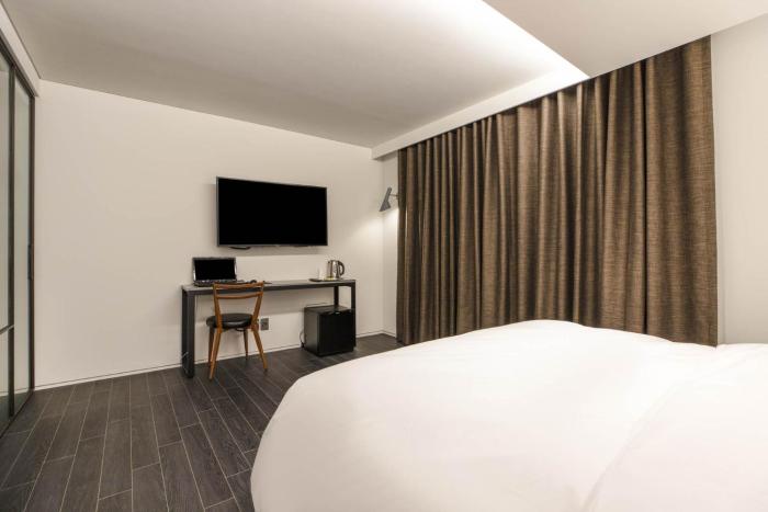 h hotel