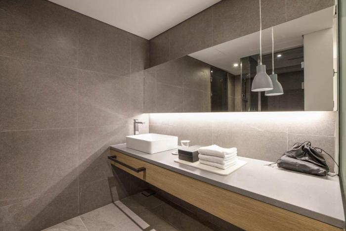 h hotel
