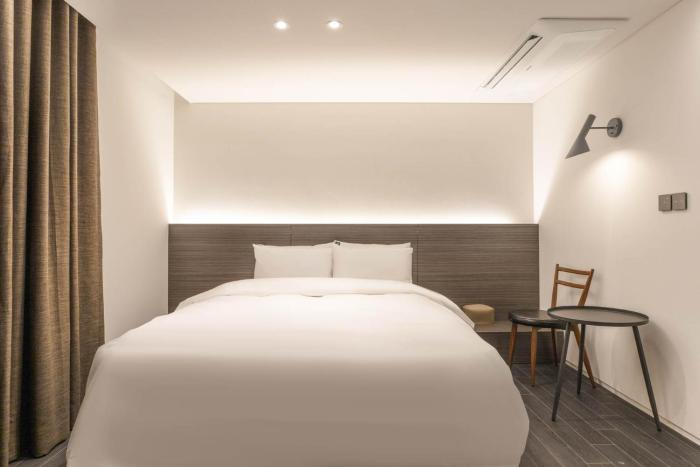 h hotel