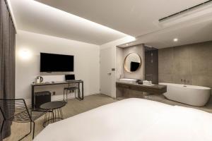 h hotel