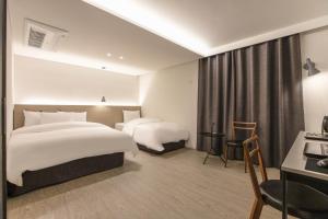 h hotel
