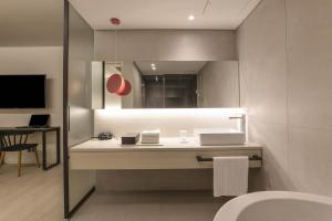 h hotel