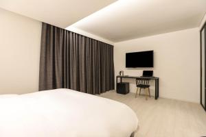h hotel