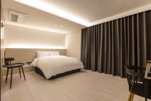 h hotel