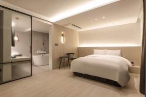 h hotel