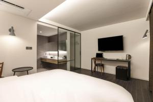 h hotel