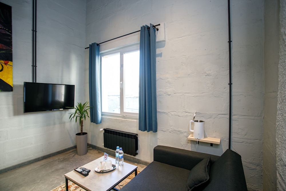 campus community a hotel