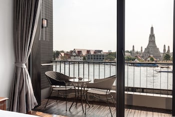 arun riverside bangkok
