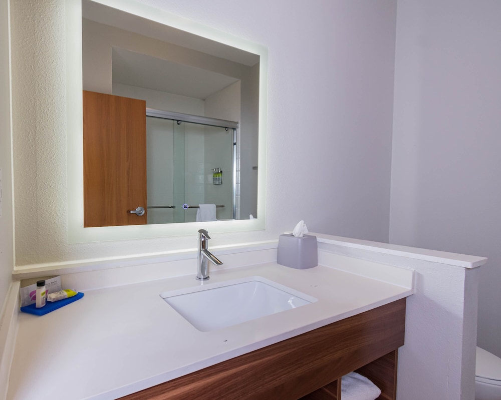 hol inn exp and suites houston north i 45 spring