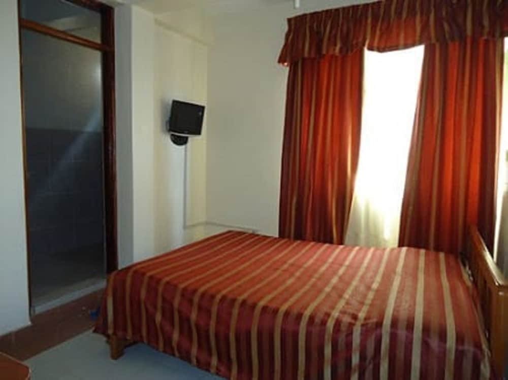 kings meat world hotel