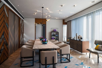 renaissance nanning hotel