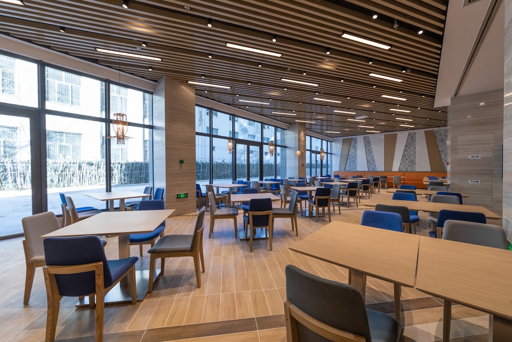 holiday inn express kaifeng city center an ihg hotel