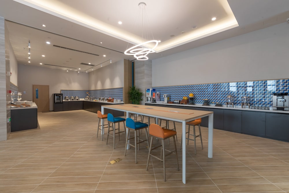 holiday inn express kaifeng city center an ihg hotel
