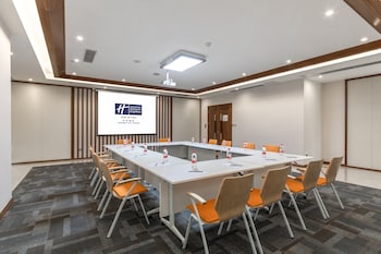 holiday inn express kaifeng city center an ihg hotel