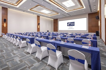 holiday inn express kaifeng city center an ihg hotel