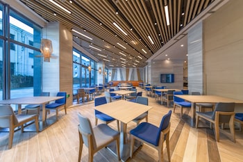 holiday inn express kaifeng city center an ihg hotel