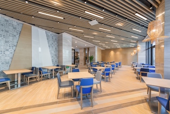 holiday inn express kaifeng city center an ihg hotel