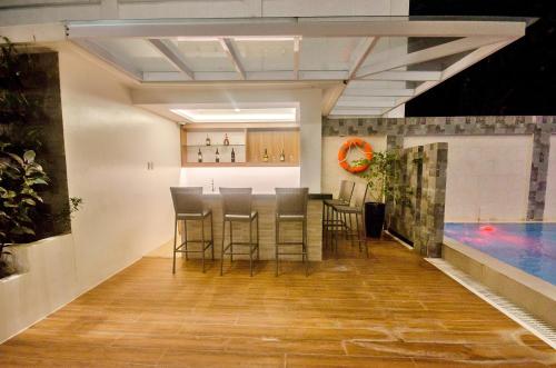 commander suites de boracay