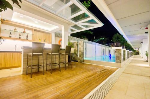 commander suites de boracay