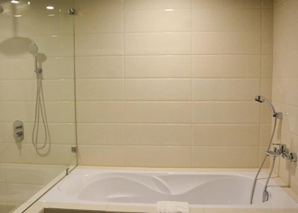 commander suites de boracay