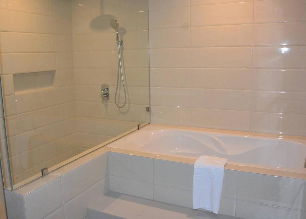 commander suites de boracay