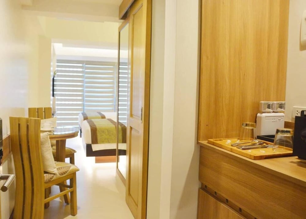 commander suites de boracay