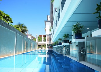 commander suites de boracay