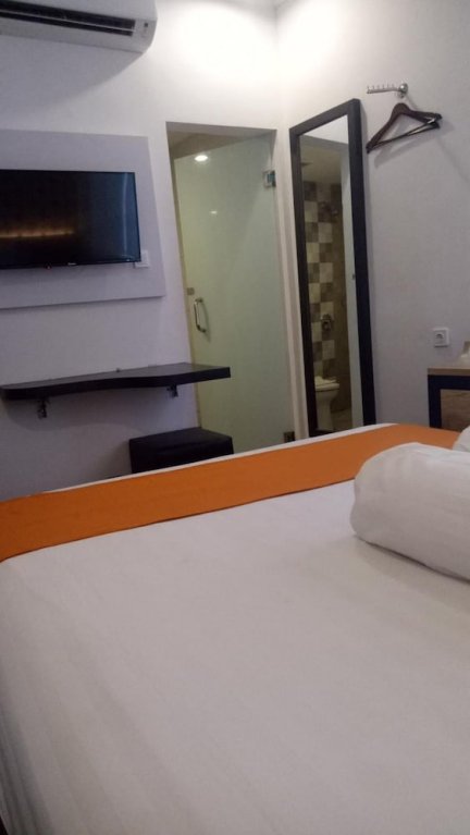 front one boutique tugu muda semarang