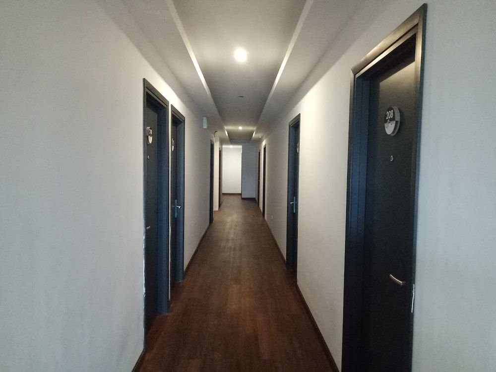 front one boutique tugu muda semarang