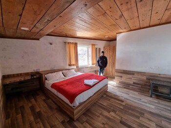 Divine Home Stay,Mussorie-Chamba Road Burans Khanda Dhanaulti 248009,3 star