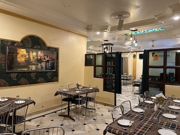 Hotel Meghdoot,Station Road Bhadohi 221401,3 star