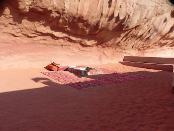 explore wadi rum camp