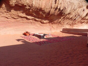 explore wadi rum camp